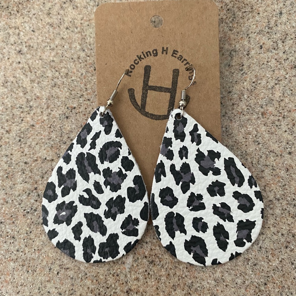 Cute leopard print earrings